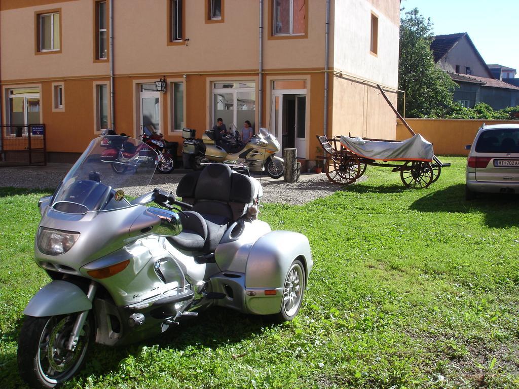 Pensiunea Claudiu Caransebes Exterior photo