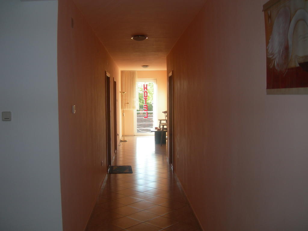 Pensiunea Claudiu Caransebes Exterior photo