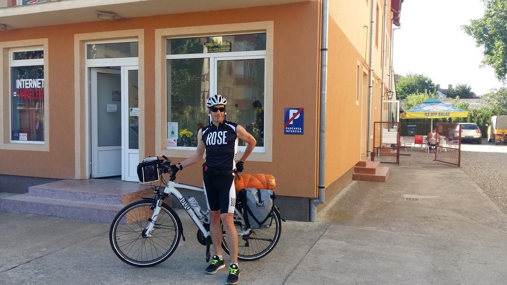 Pensiunea Claudiu Caransebes Exterior photo